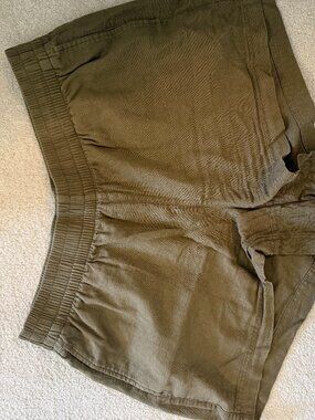 Old Navy-Green Linen Shorts-L